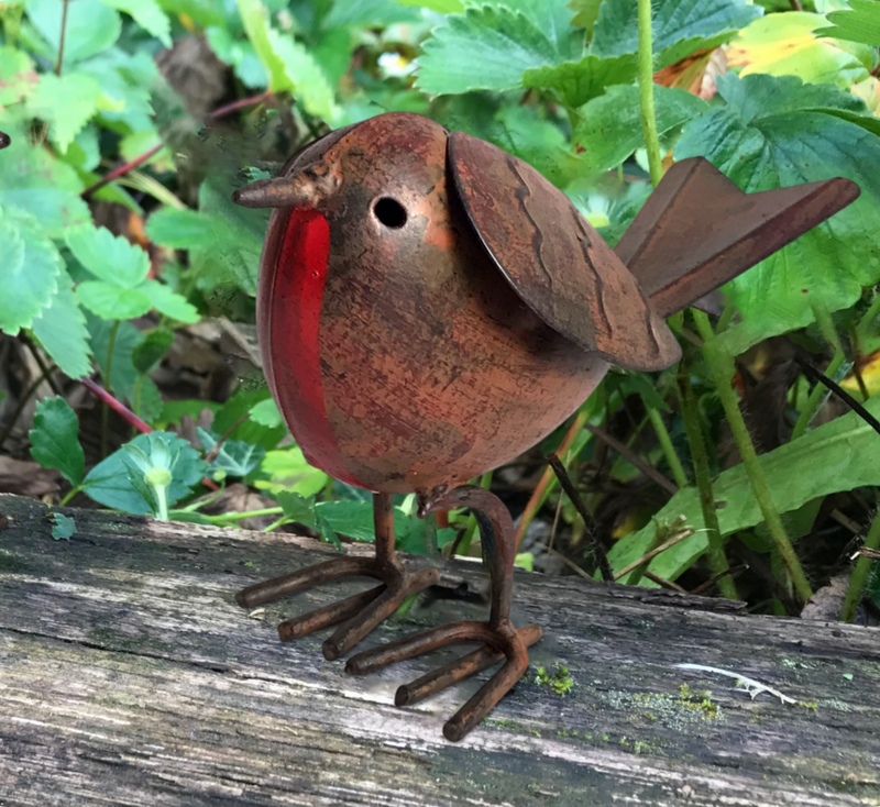 Tin Robin hand painted metal indoor or outdoor ornament/decoration, ideal bird lover gift