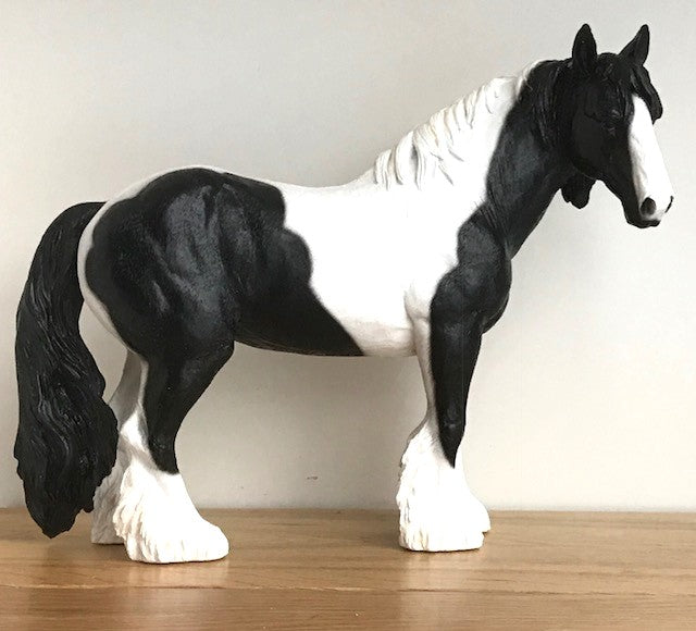 Large 26cm Piebald Black & White Cob ornament from Leonardo, great coloured horse or pony lover gift