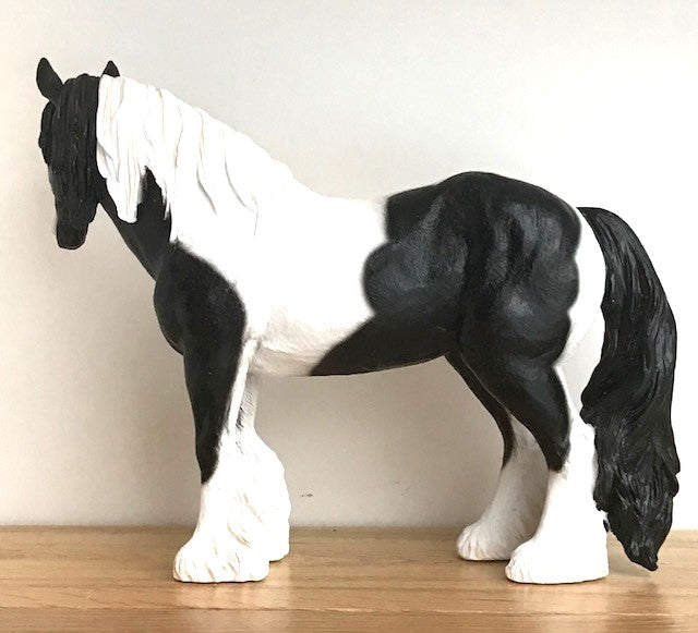 Large 26cm Piebald Black & White Cob ornament from Leonardo, great coloured horse or pony lover gift