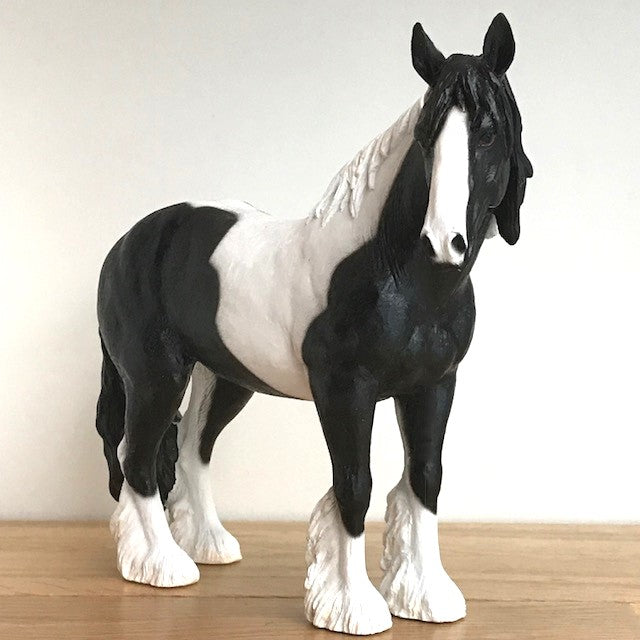 Large 26cm Piebald Black & White Cob ornament from Leonardo, great coloured horse or pony lover gift