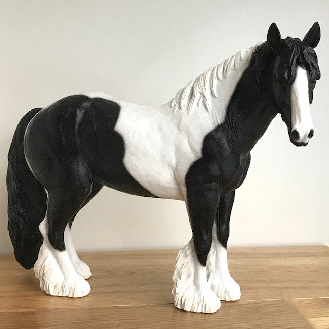 Large 26cm Piebald Black & White Cob ornament from Leonardo, great coloured horse or pony lover gift