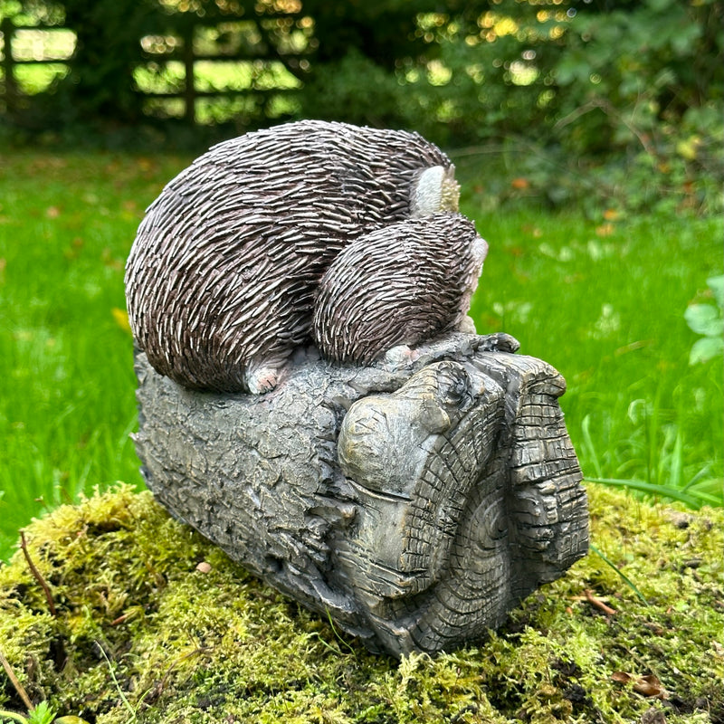 Hedgehog garden decoration with WELCOME wording, wood effect resin, novelty Hog lover gift