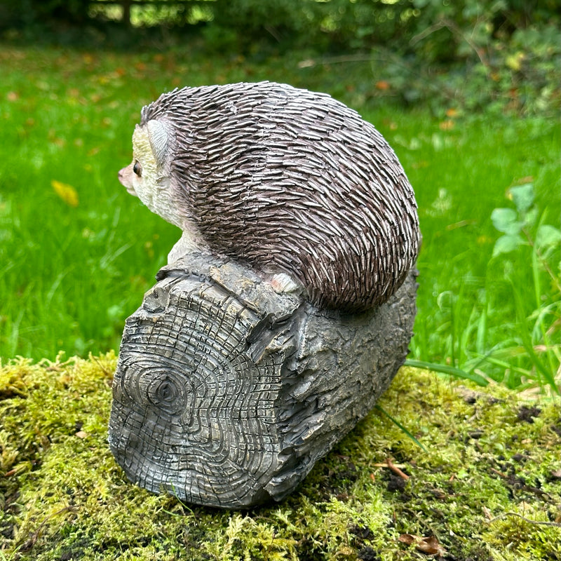 Hedgehog garden decoration with WELCOME wording, wood effect resin, novelty Hog lover gift