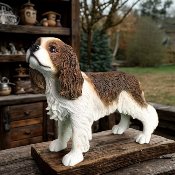 Chestnut & White Cavalier King Charles Spaniel Leonardo ornament figur