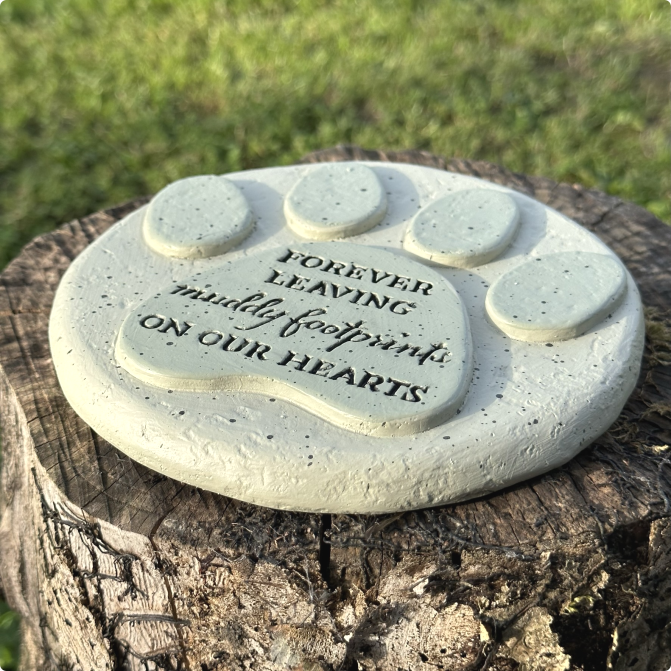 Cat or Dog memorial grave marker with 'Muddy Footprints on our Hearts' wording pet loss gift, 16cm