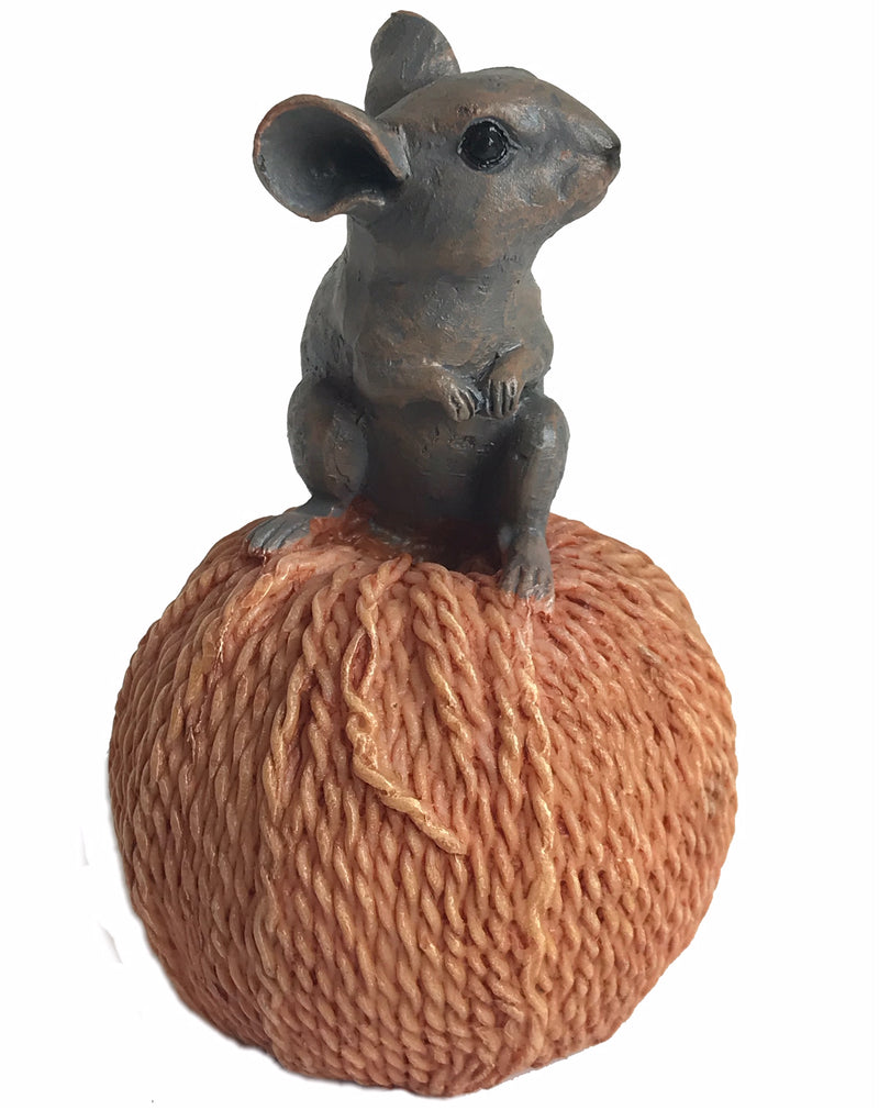 Old antique effect mouse on ball of string ornament, great mouse lover gift